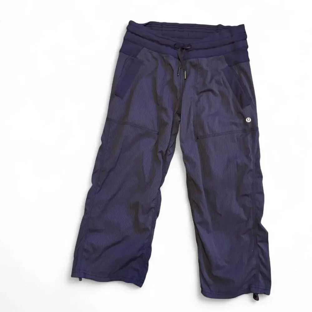 Lululemon Dance Studio Mid-Rise Cropped Pant Women’s Size 4 Blue Pinstripe